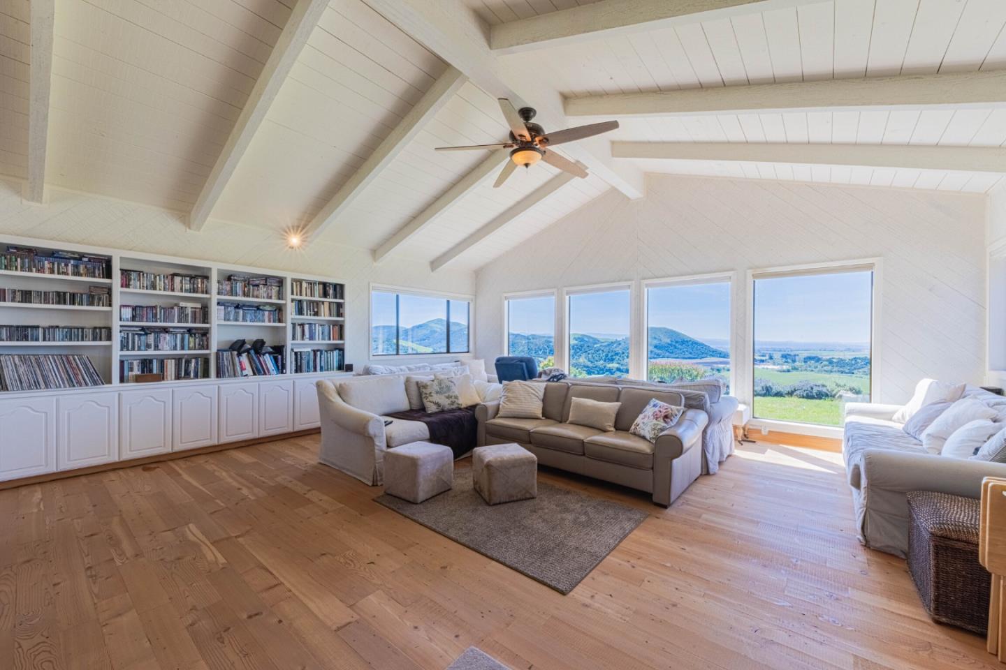 Detail Gallery Image 13 of 39 For 169 Old Stage Rd, Salinas,  CA 93908 - 3 Beds | 2/1 Baths