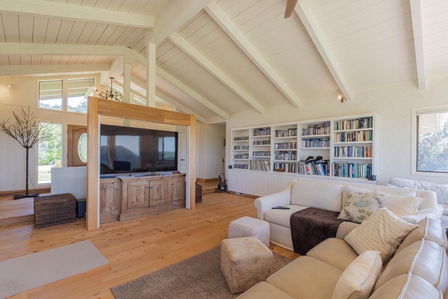 Detail Gallery Image 15 of 39 For 169 Old Stage Rd, Salinas,  CA 93908 - 3 Beds | 2/1 Baths