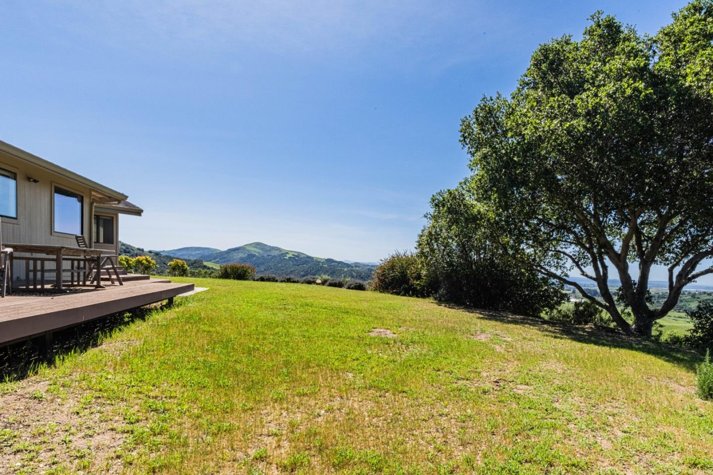 Detail Gallery Image 6 of 39 For 169 Old Stage Rd, Salinas,  CA 93908 - 3 Beds | 2/1 Baths