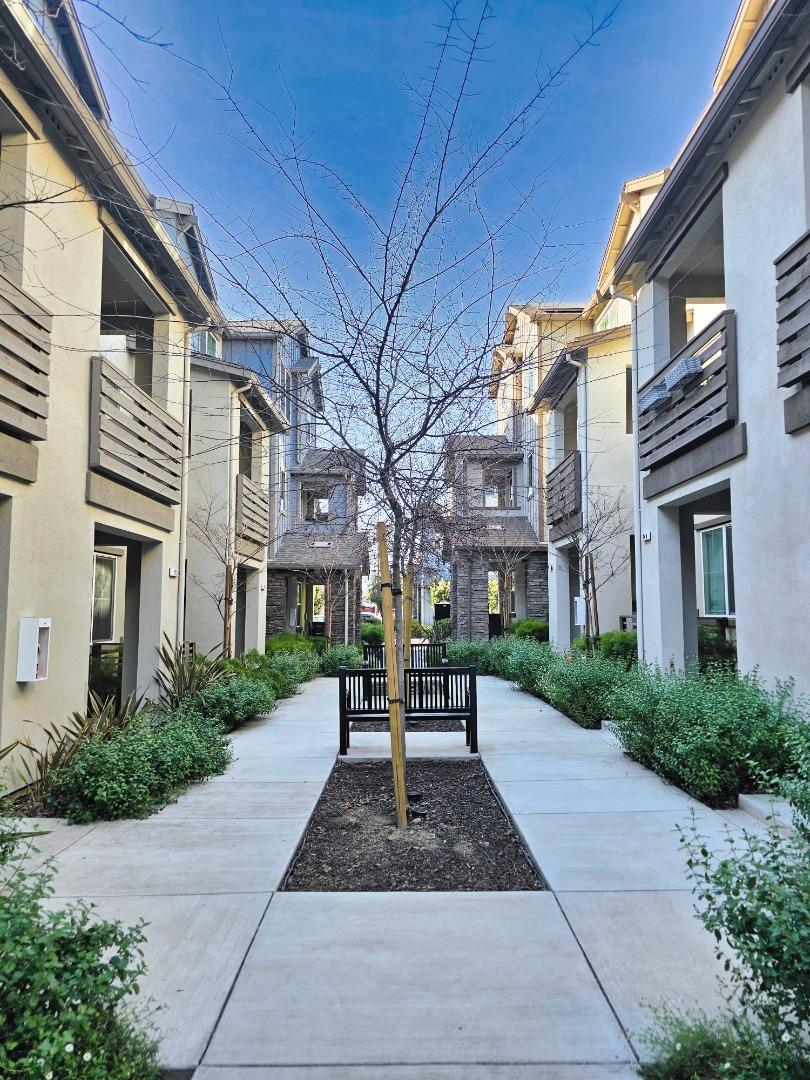 Detail Gallery Image 18 of 22 For 1746 Pedrozzi Cmn, Livermore,  CA 94551 - 4 Beds | 3/1 Baths