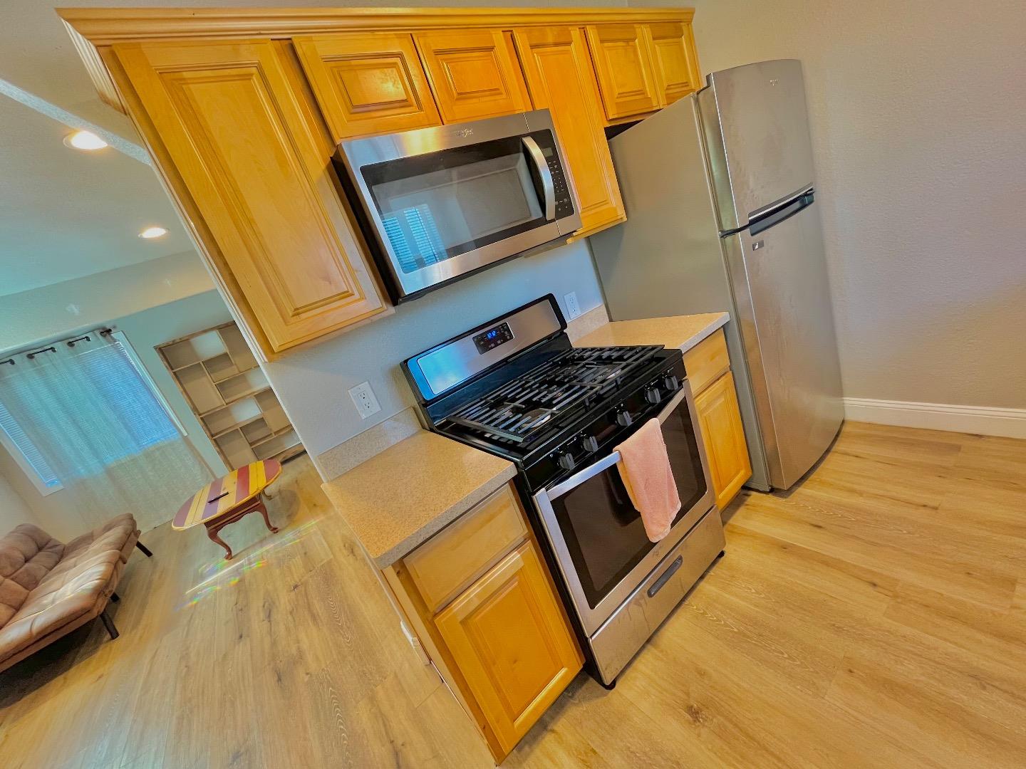 Detail Gallery Image 4 of 5 For 326 Macarthur Blvd, San Leandro,  CA 94577 - – Beds | – Baths