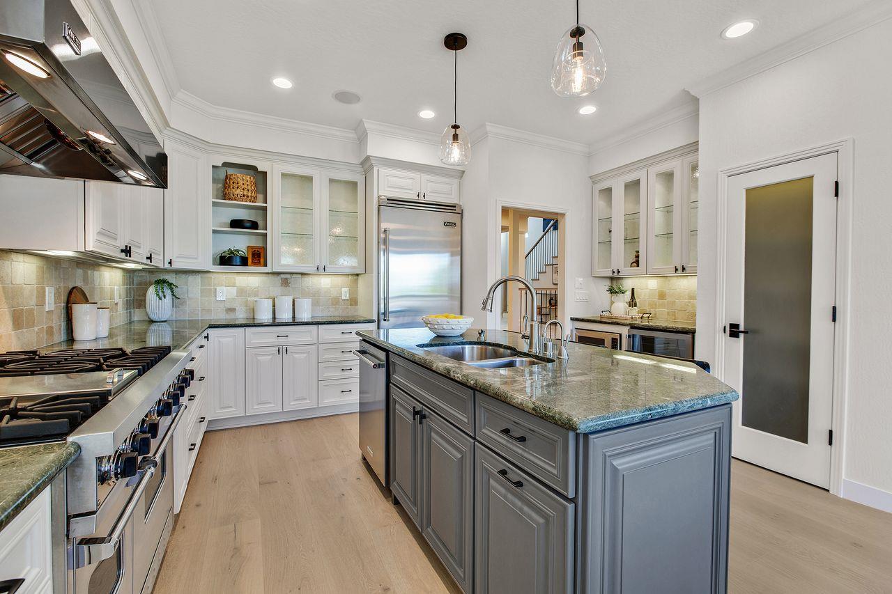 Detail Gallery Image 10 of 43 For 731 Lakemead Way, Redwood City,  CA 94062 - 4 Beds | 2/1 Baths