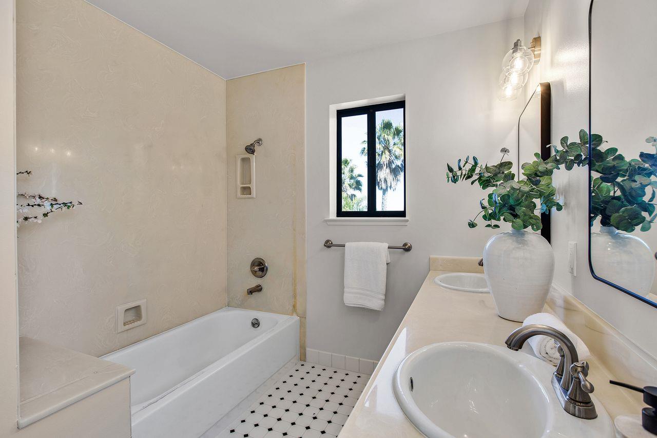 Detail Gallery Image 26 of 43 For 731 Lakemead Way, Redwood City,  CA 94062 - 4 Beds | 2/1 Baths