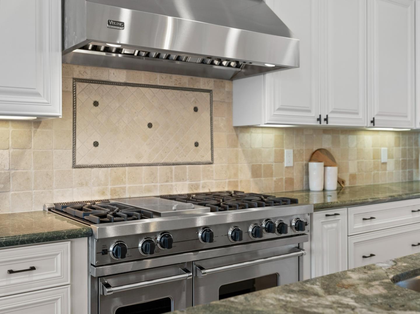 Detail Gallery Image 8 of 43 For 731 Lakemead Way, Redwood City,  CA 94062 - 4 Beds | 2/1 Baths