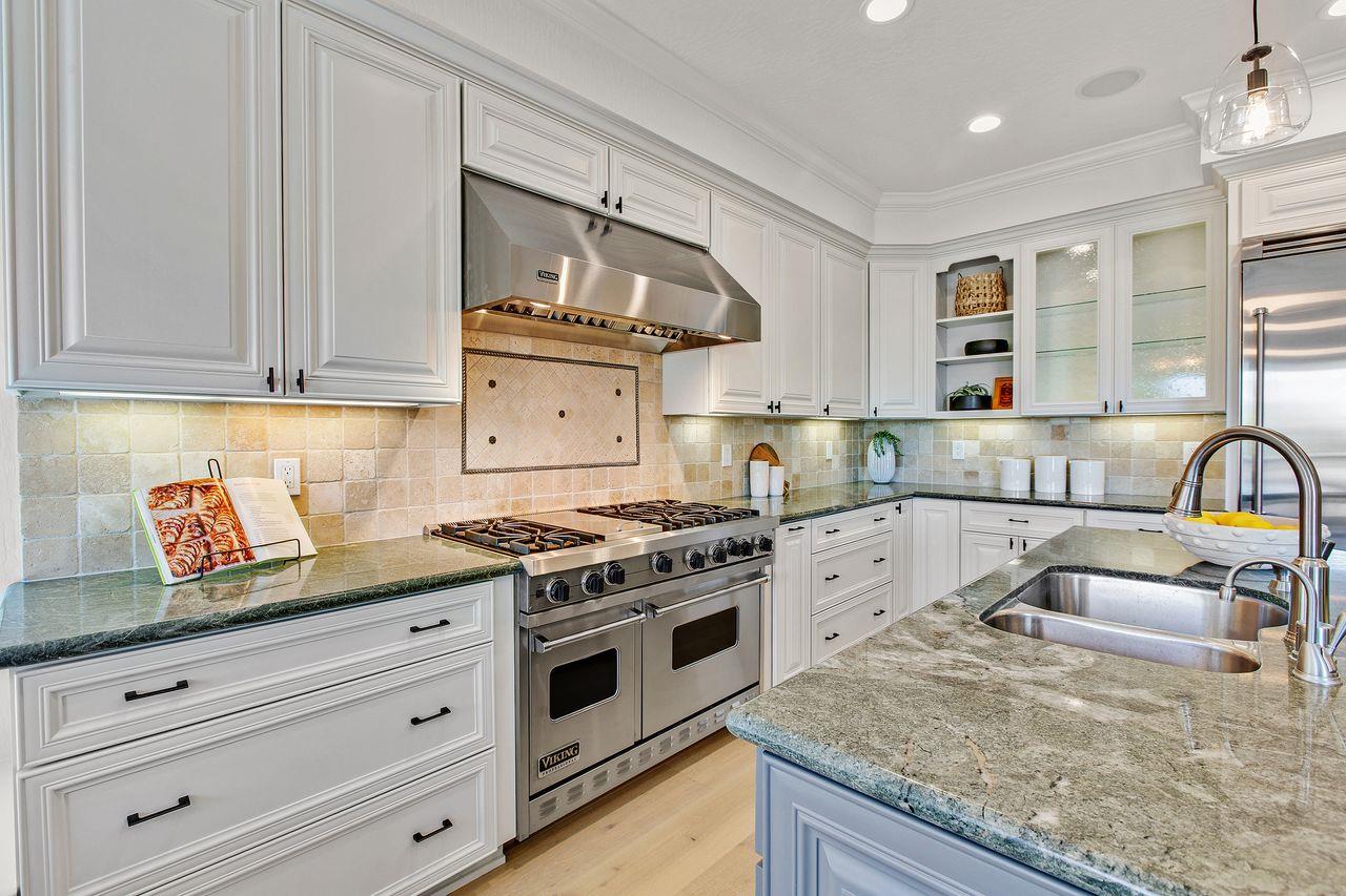 Detail Gallery Image 9 of 43 For 731 Lakemead Way, Redwood City,  CA 94062 - 4 Beds | 2/1 Baths