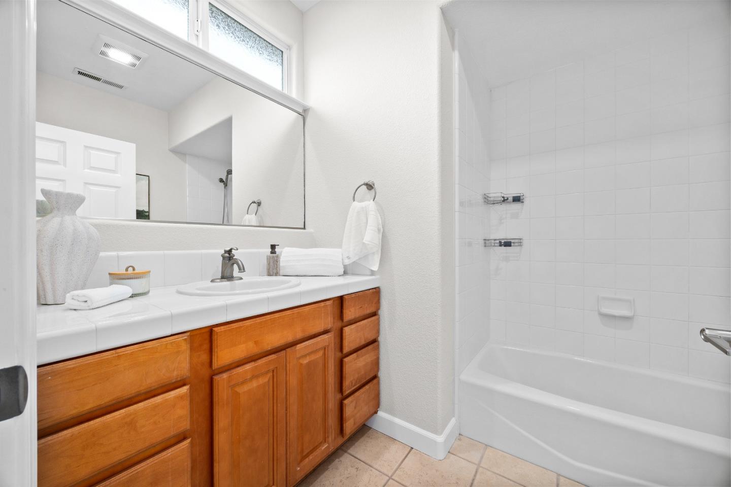 Detail Gallery Image 28 of 60 For 1576 Heritage Ln, Santa Cruz,  CA 95062 - 4 Beds | 3/1 Baths