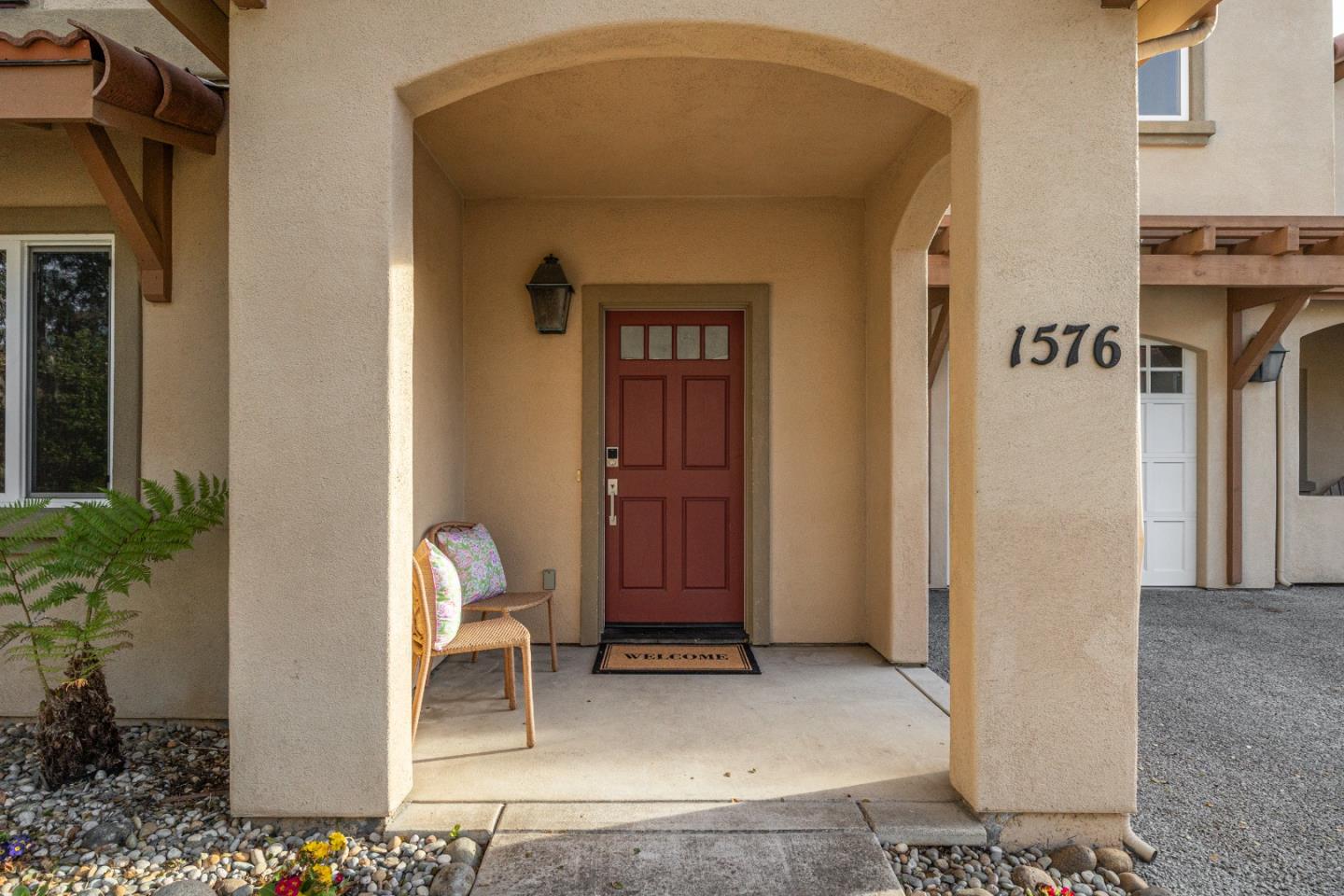 Detail Gallery Image 3 of 60 For 1576 Heritage Ln, Santa Cruz,  CA 95062 - 4 Beds | 3/1 Baths