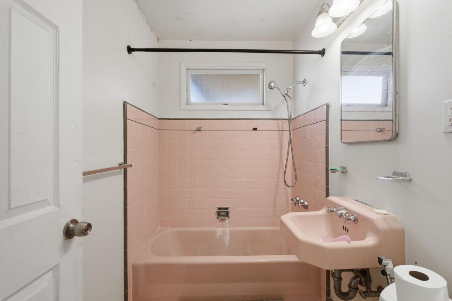 Detail Gallery Image 12 of 24 For 1709 Hillside Blvd, South San Francisco,  CA 94080 - 3 Beds | 2 Baths