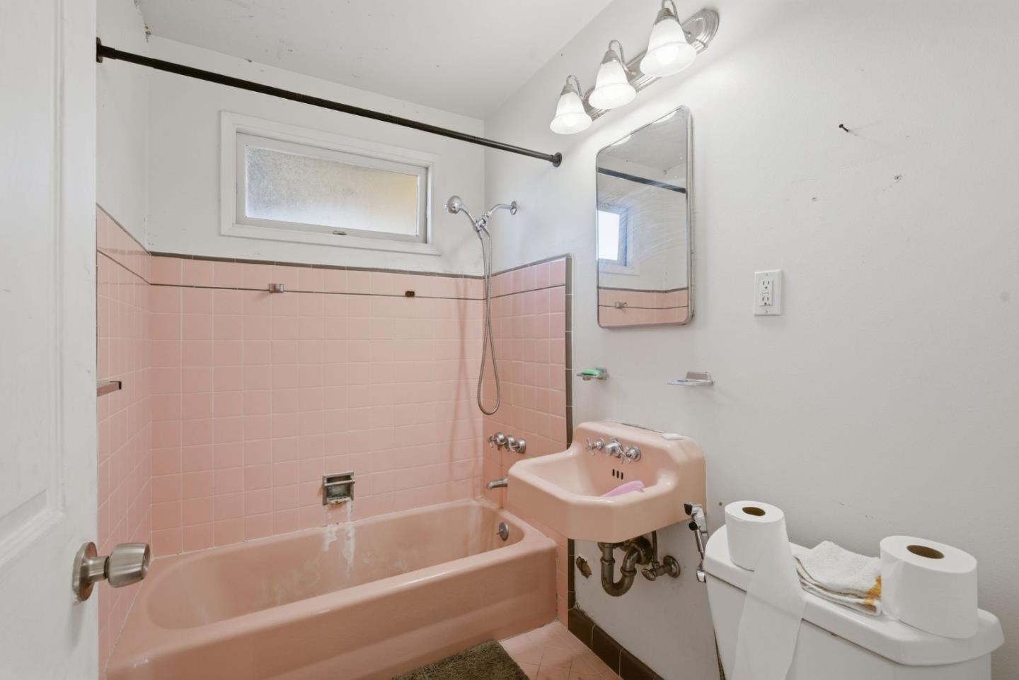 Detail Gallery Image 13 of 24 For 1709 Hillside Blvd, South San Francisco,  CA 94080 - 3 Beds | 2 Baths