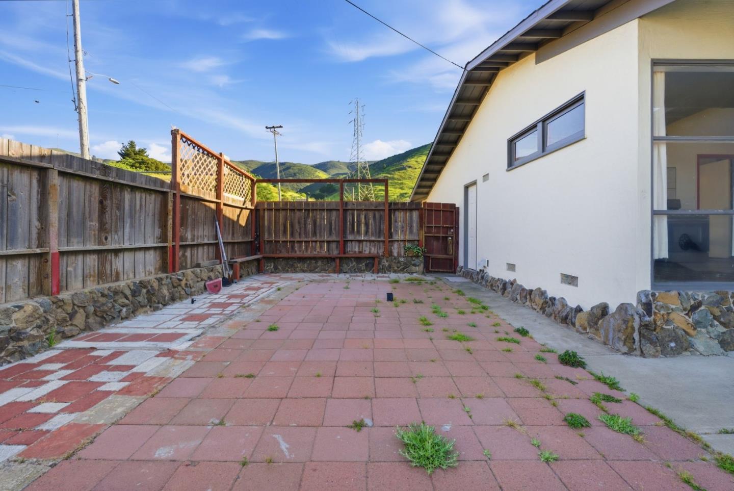 Detail Gallery Image 16 of 24 For 1709 Hillside Blvd, South San Francisco,  CA 94080 - 3 Beds | 2 Baths