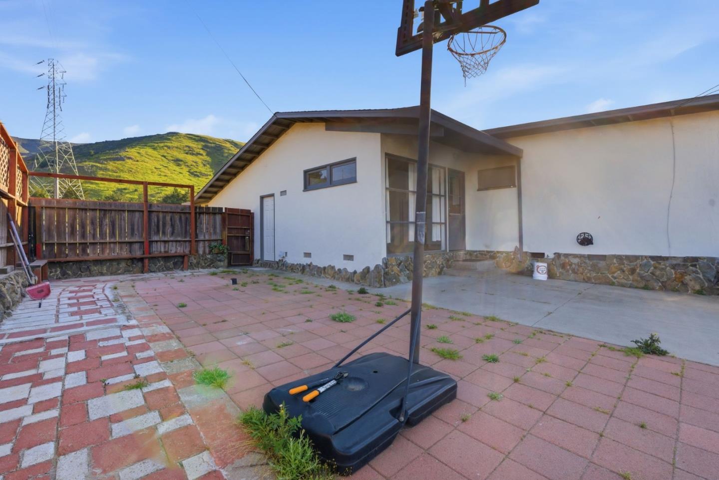 Detail Gallery Image 21 of 24 For 1709 Hillside Blvd, South San Francisco,  CA 94080 - 3 Beds | 2 Baths