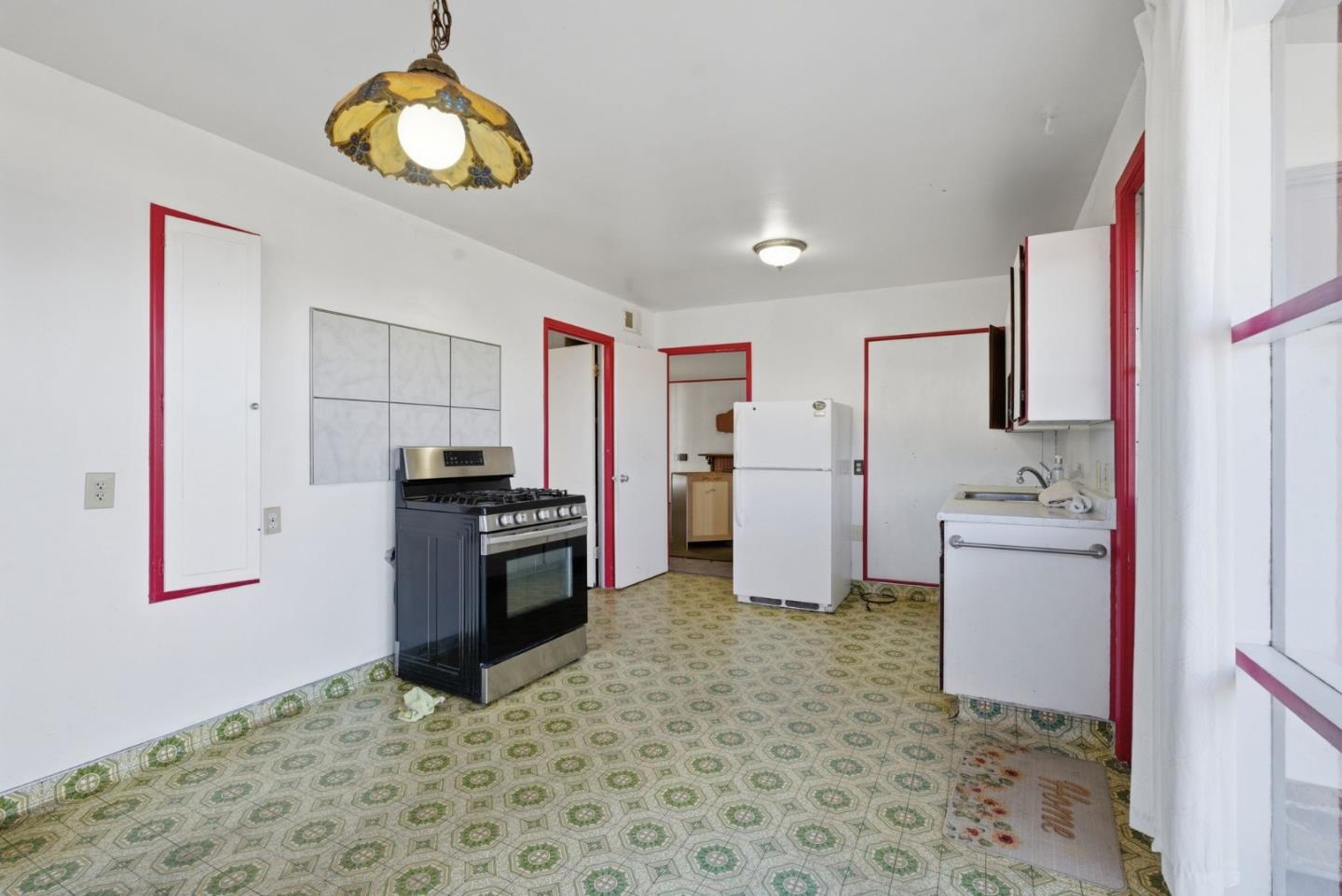 Detail Gallery Image 5 of 24 For 1709 Hillside Blvd, South San Francisco,  CA 94080 - 3 Beds | 2 Baths