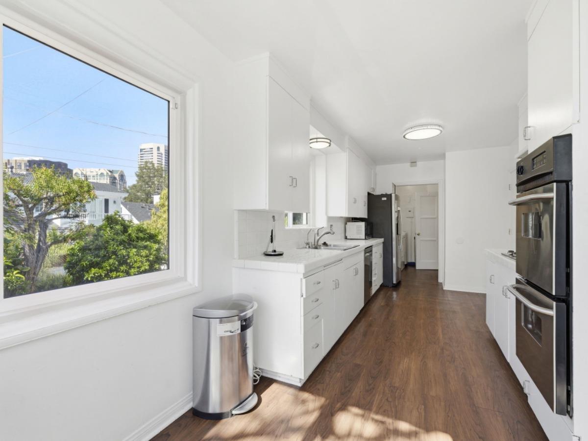 Detail Gallery Image 10 of 27 For 10537 Rochester Ave, Los Angeles,  CA 90024 - 3 Beds | 2 Baths