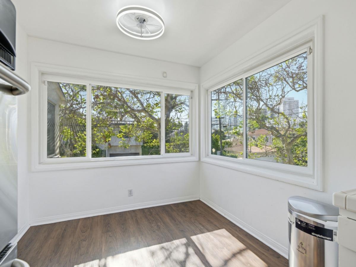Detail Gallery Image 11 of 27 For 10537 Rochester Ave, Los Angeles,  CA 90024 - 3 Beds | 2 Baths