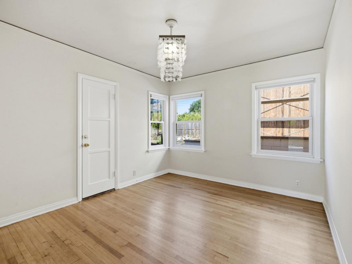 Detail Gallery Image 16 of 27 For 10537 Rochester Ave, Los Angeles,  CA 90024 - 3 Beds | 2 Baths