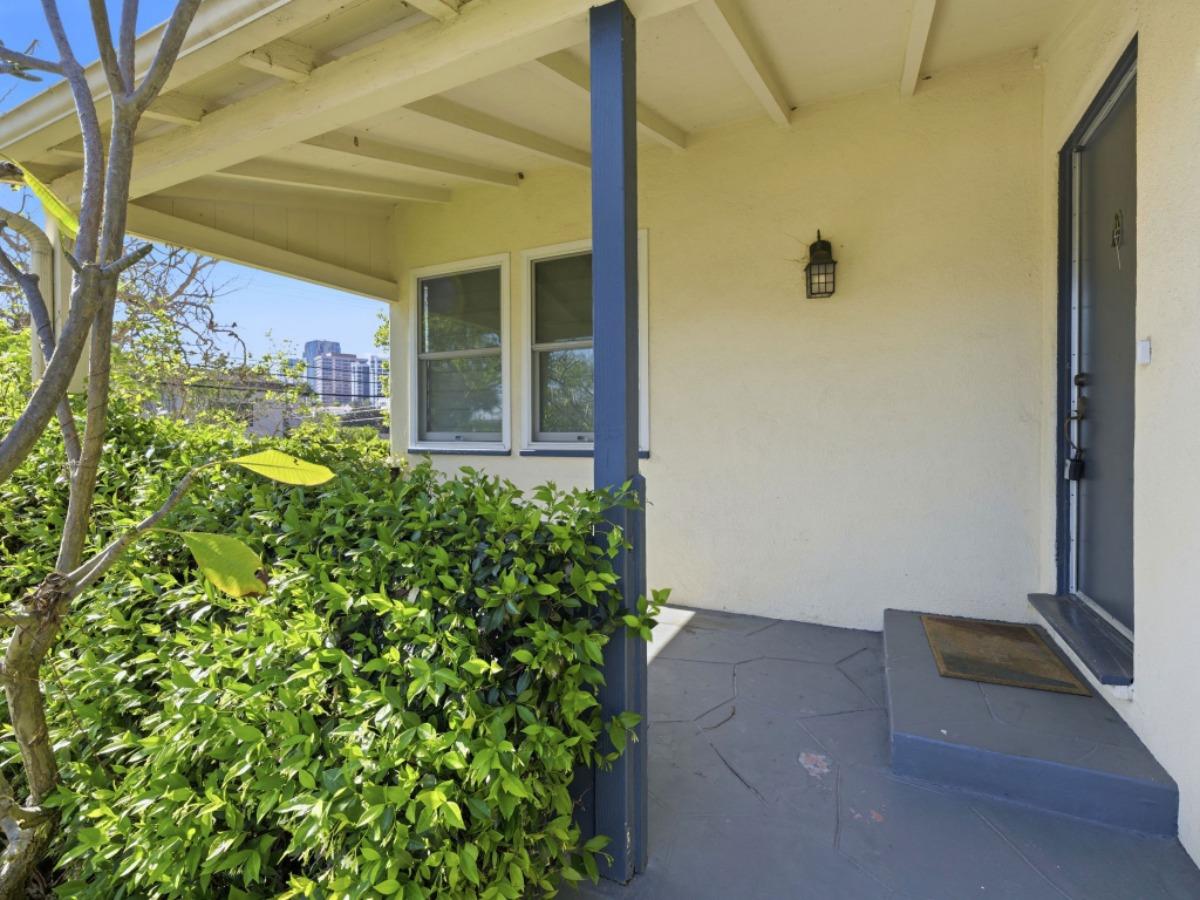 Detail Gallery Image 4 of 27 For 10537 Rochester Ave, Los Angeles,  CA 90024 - 3 Beds | 2 Baths