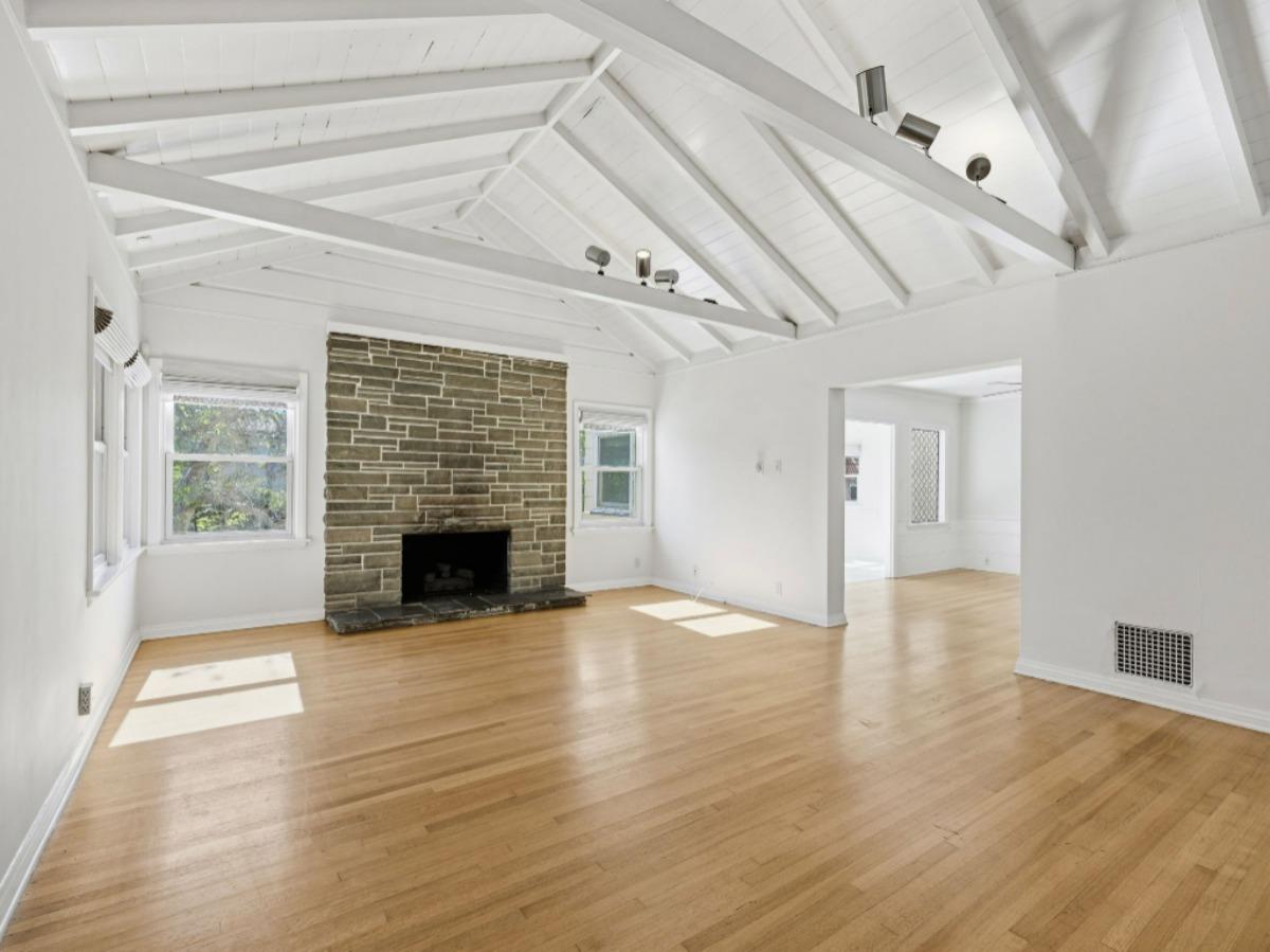 Detail Gallery Image 5 of 27 For 10537 Rochester Ave, Los Angeles,  CA 90024 - 3 Beds | 2 Baths