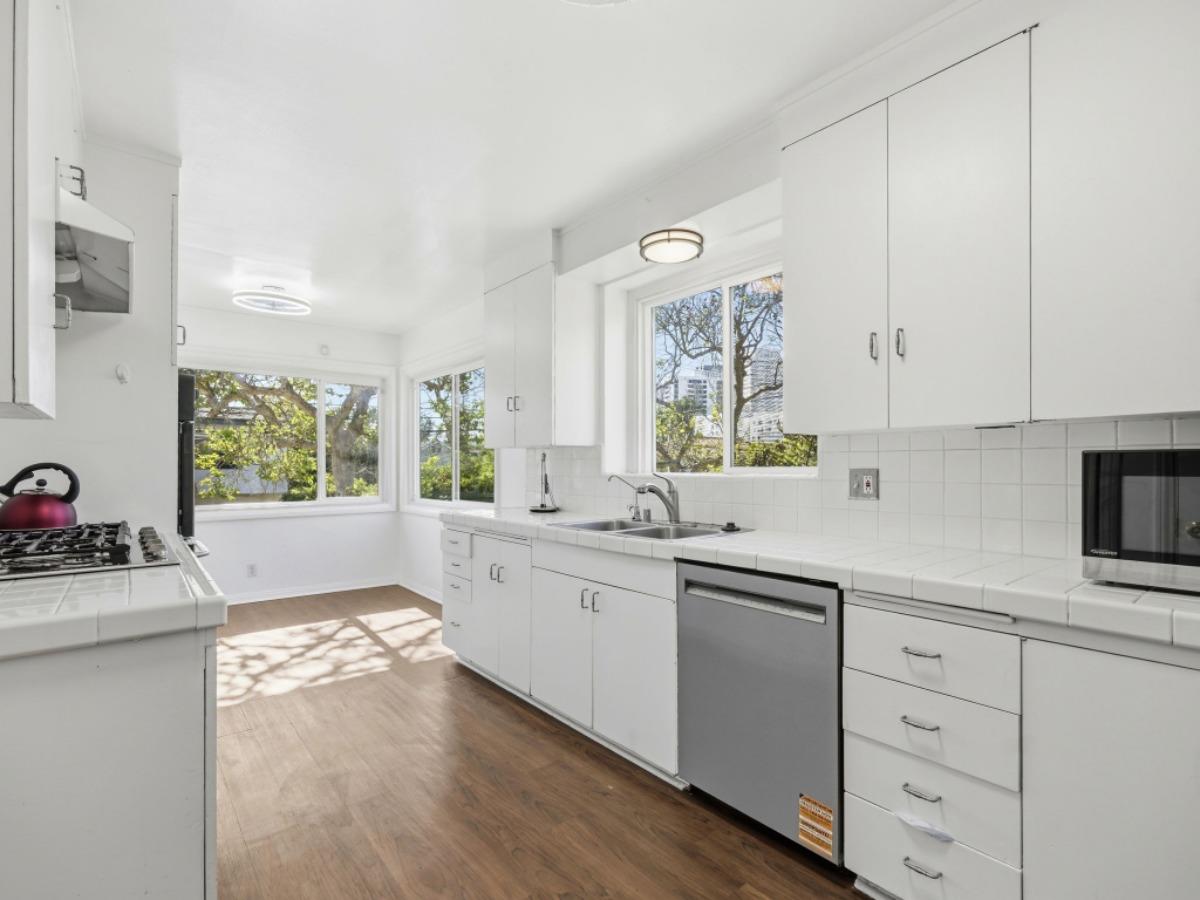 Detail Gallery Image 8 of 27 For 10537 Rochester Ave, Los Angeles,  CA 90024 - 3 Beds | 2 Baths