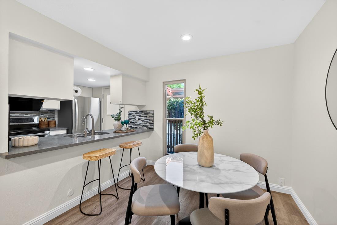 Detail Gallery Image 11 of 46 For 225 Red Oak Dr #H,  Sunnyvale,  CA 94086 - 2 Beds | 1/1 Baths