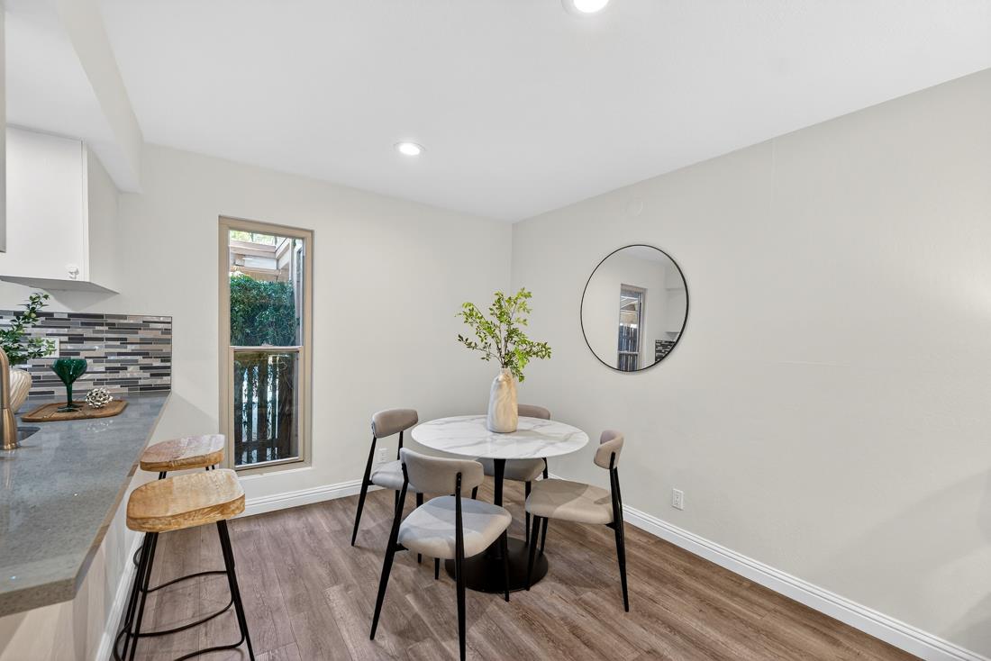 Detail Gallery Image 12 of 46 For 225 Red Oak Dr #H,  Sunnyvale,  CA 94086 - 2 Beds | 1/1 Baths