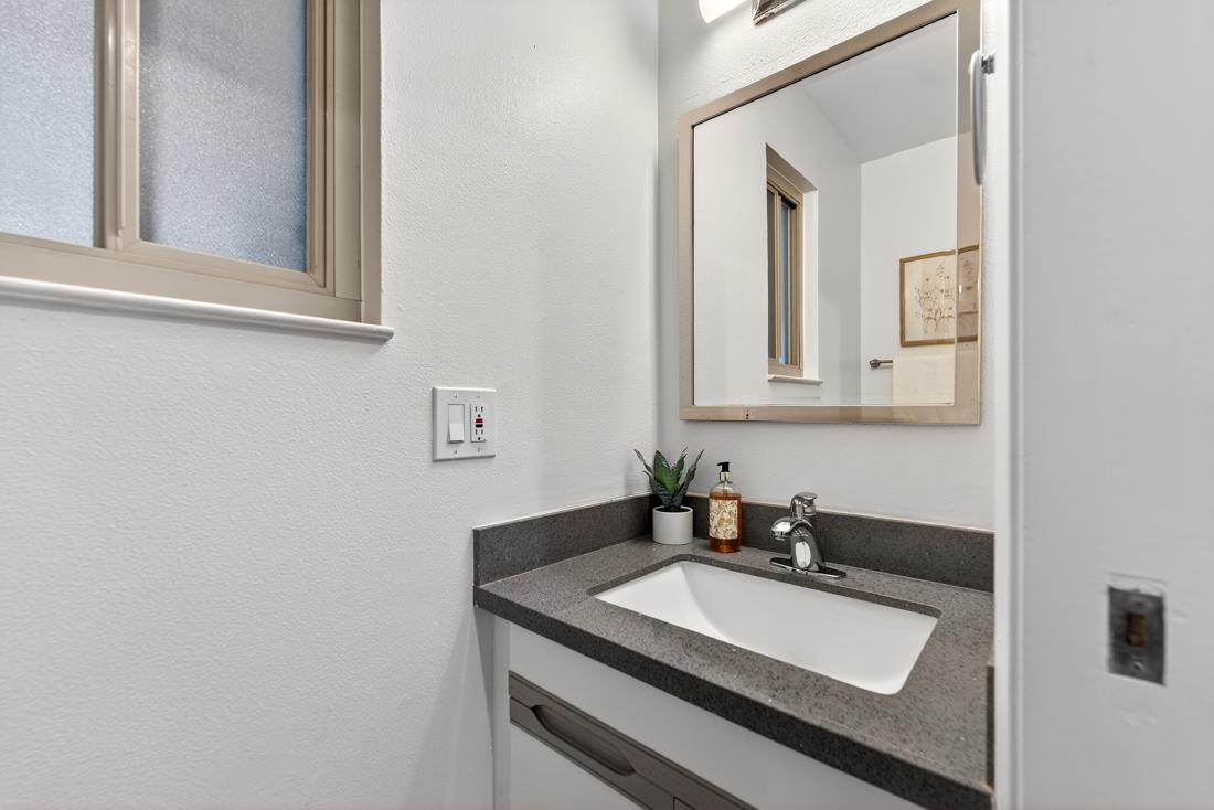 Detail Gallery Image 13 of 46 For 225 Red Oak Dr #H,  Sunnyvale,  CA 94086 - 2 Beds | 1/1 Baths