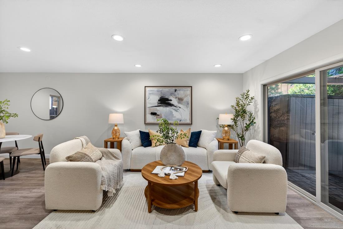 Detail Gallery Image 2 of 46 For 225 Red Oak Dr #H,  Sunnyvale,  CA 94086 - 2 Beds | 1/1 Baths