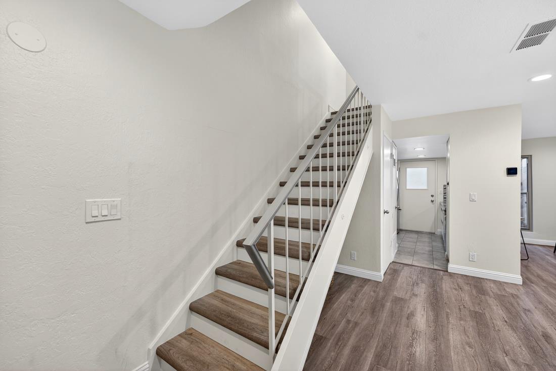 Detail Gallery Image 27 of 46 For 225 Red Oak Dr #H,  Sunnyvale,  CA 94086 - 2 Beds | 1/1 Baths