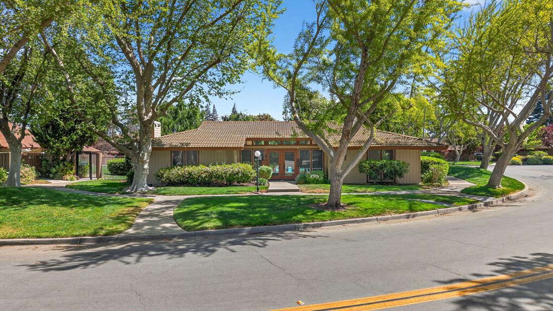 Detail Gallery Image 35 of 46 For 225 Red Oak Dr #H,  Sunnyvale,  CA 94086 - 2 Beds | 1/1 Baths