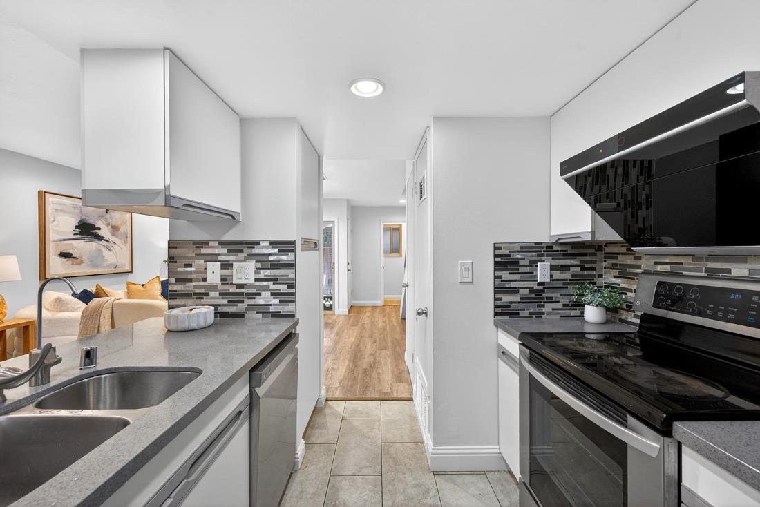 Detail Gallery Image 8 of 46 For 225 Red Oak Dr #H,  Sunnyvale,  CA 94086 - 2 Beds | 1/1 Baths