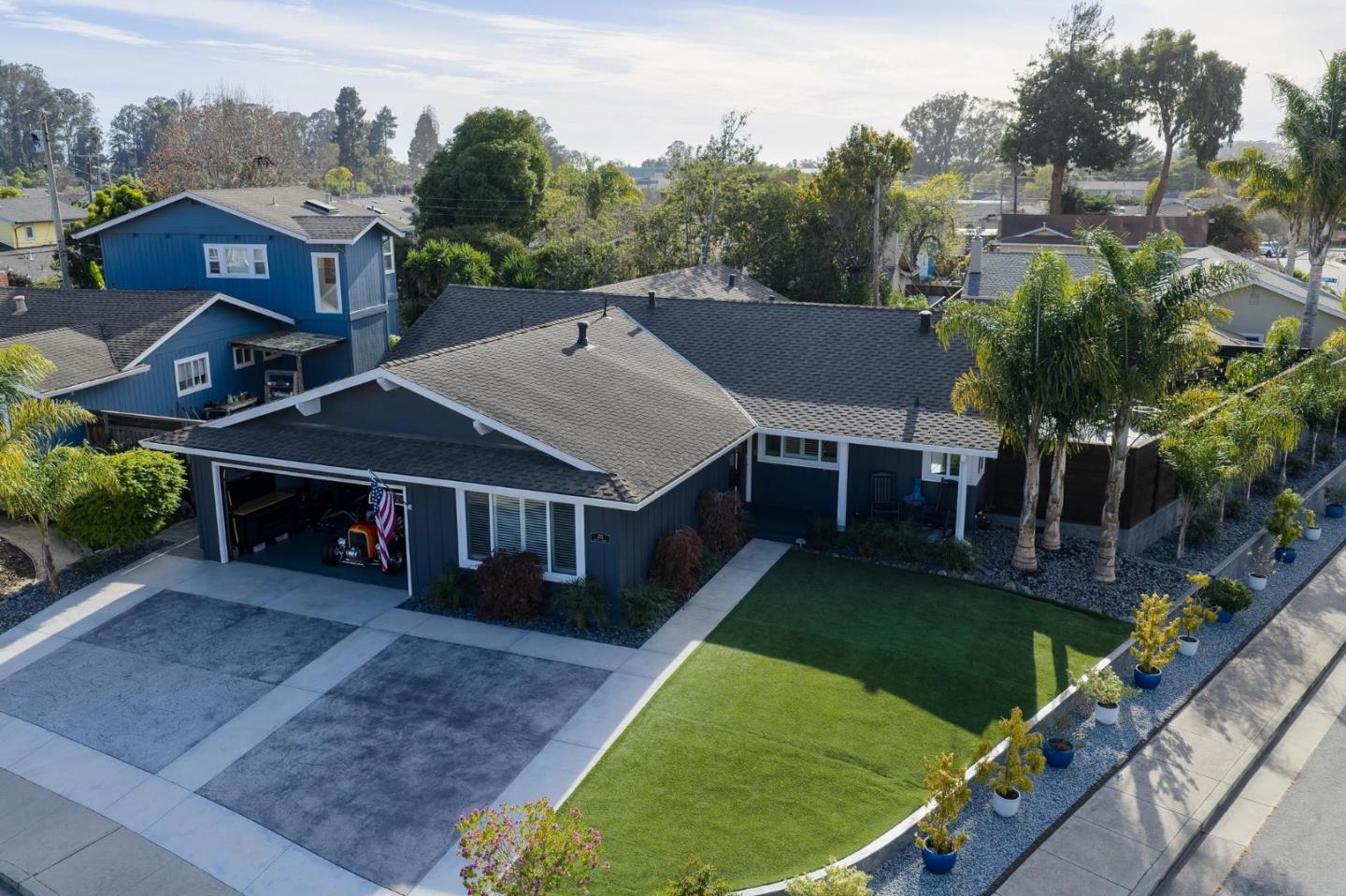 Detail Gallery Image 2 of 65 For 213 Cortez St, Capitola,  CA 95010 - 4 Beds | 2 Baths