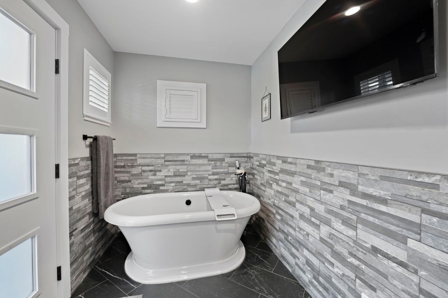 Detail Gallery Image 30 of 65 For 213 Cortez St, Capitola,  CA 95010 - 4 Beds | 2 Baths