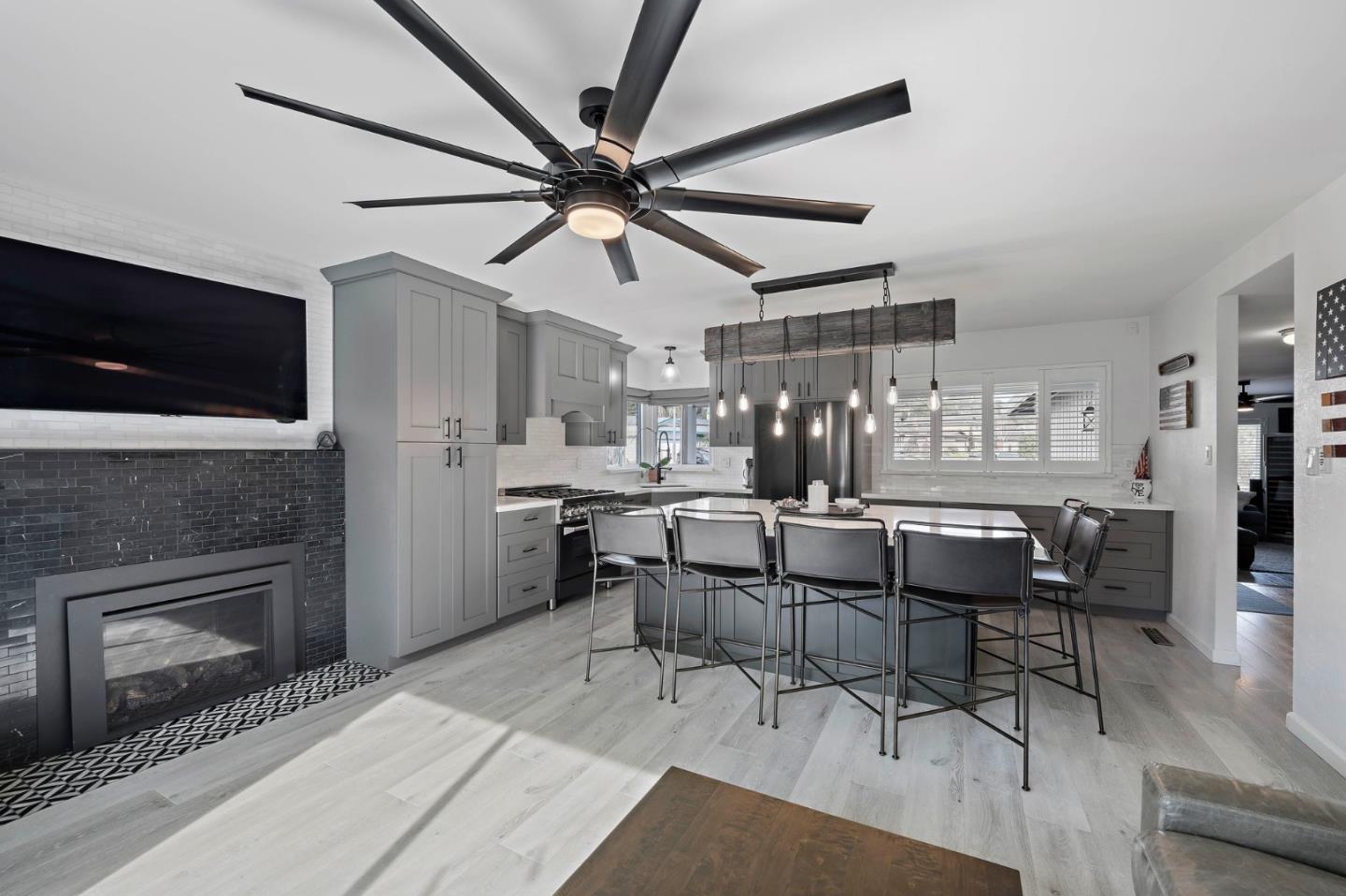 Detail Gallery Image 8 of 65 For 213 Cortez St, Capitola,  CA 95010 - 4 Beds | 2 Baths