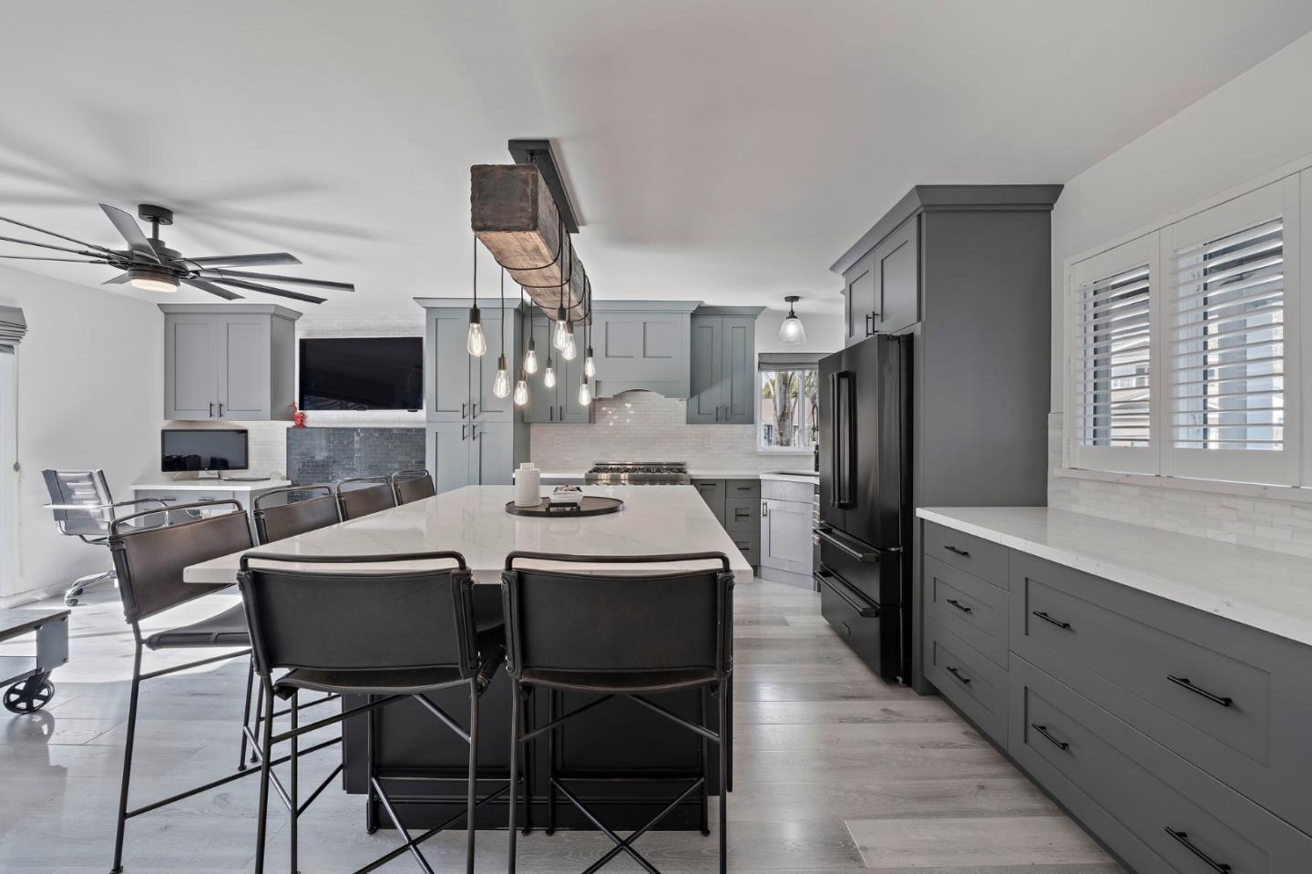 Detail Gallery Image 9 of 65 For 213 Cortez St, Capitola,  CA 95010 - 4 Beds | 2 Baths