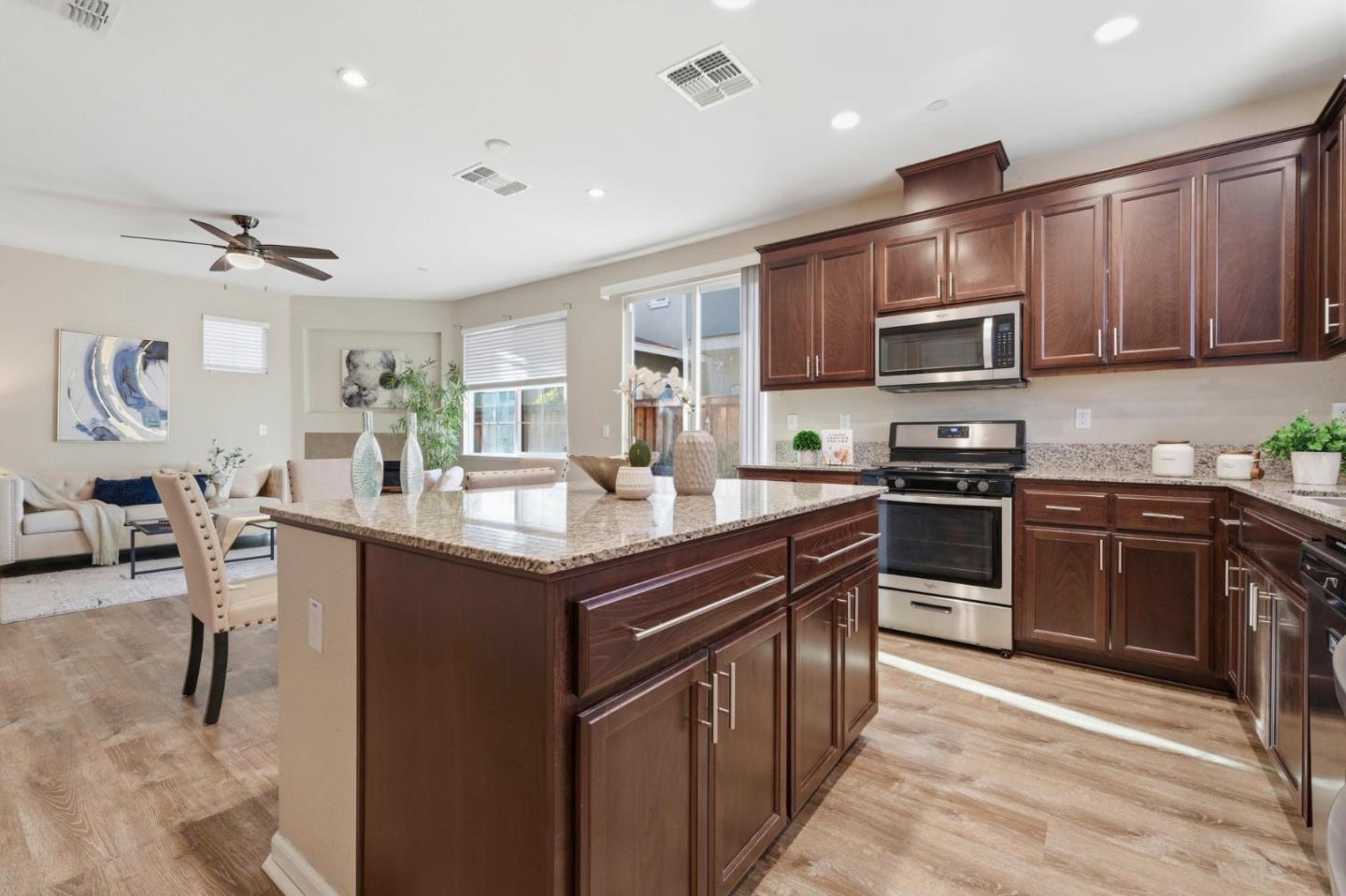 Detail Gallery Image 12 of 40 For 117 Fresco Ct, Brentwood,  CA 94513 - 4 Beds | 2/1 Baths