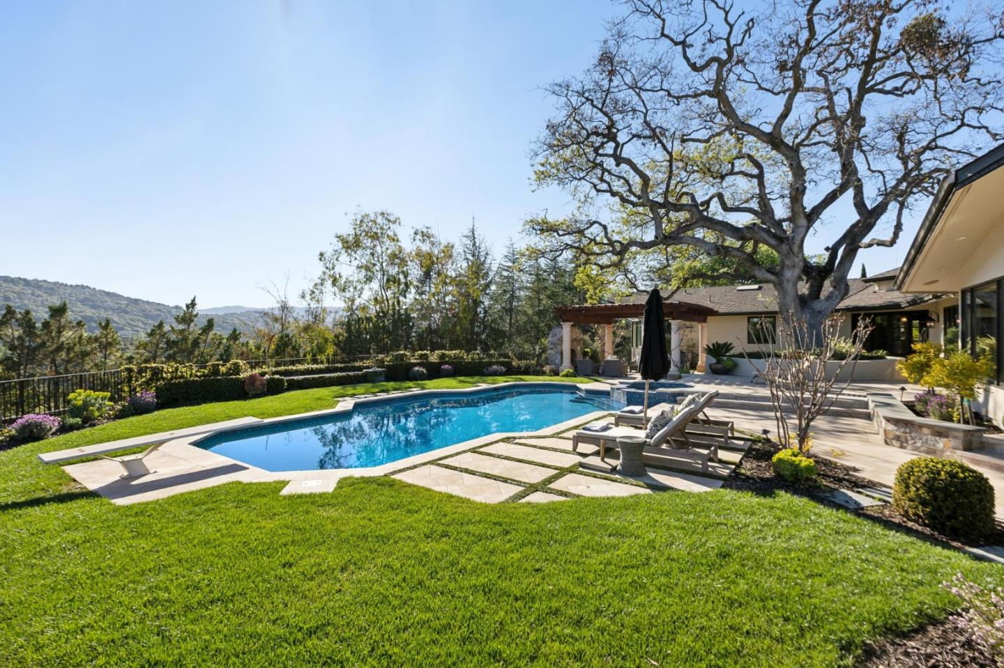 Detail Gallery Image 114 of 156 For 15715 Gum Tree Ln, Los Gatos,  CA 95032 - 4 Beds | 4/1 Baths