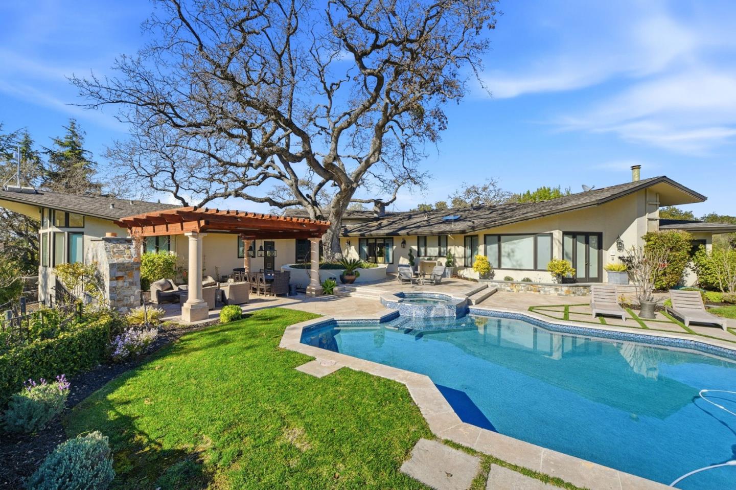 Detail Gallery Image 118 of 156 For 15715 Gum Tree Ln, Los Gatos,  CA 95032 - 4 Beds | 4/1 Baths