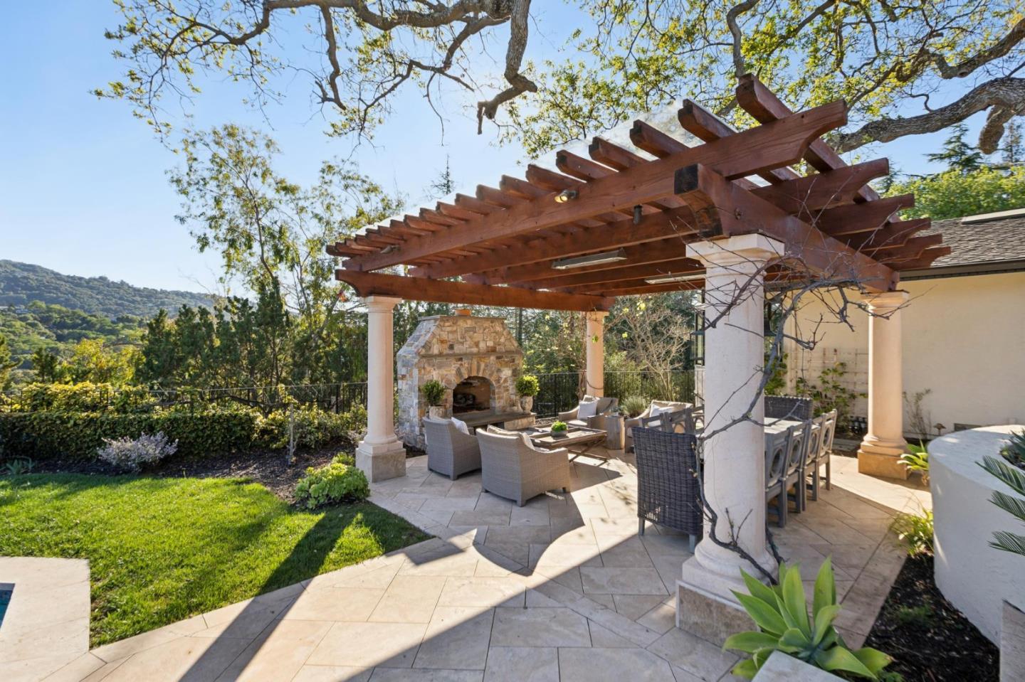 Detail Gallery Image 121 of 156 For 15715 Gum Tree Ln, Los Gatos,  CA 95032 - 4 Beds | 4/1 Baths