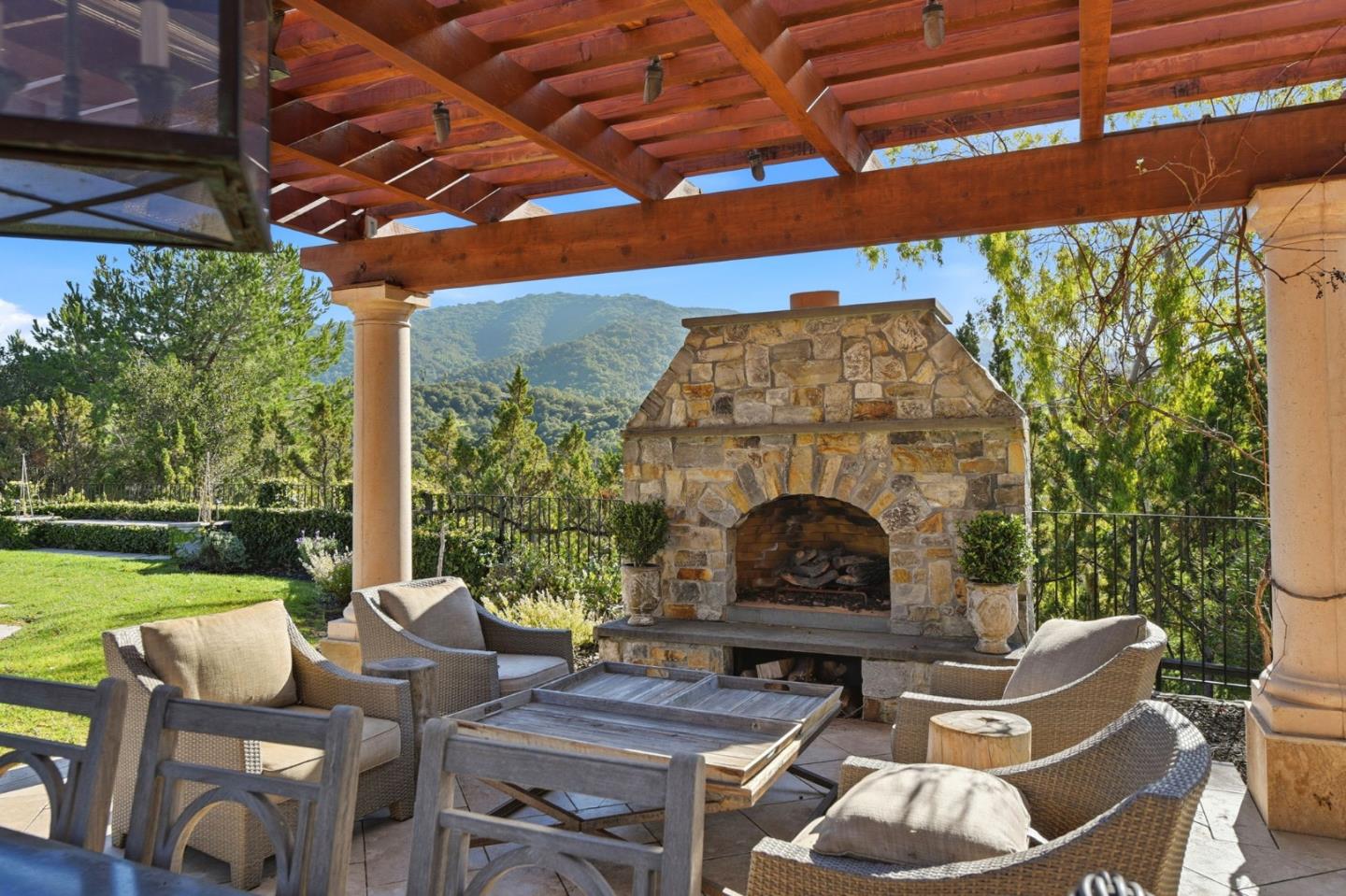 Detail Gallery Image 123 of 156 For 15715 Gum Tree Ln, Los Gatos,  CA 95032 - 4 Beds | 4/1 Baths