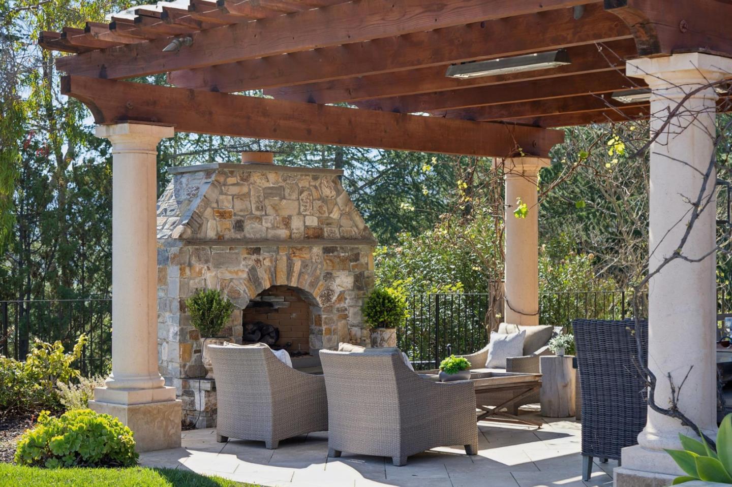 Detail Gallery Image 124 of 156 For 15715 Gum Tree Ln, Los Gatos,  CA 95032 - 4 Beds | 4/1 Baths