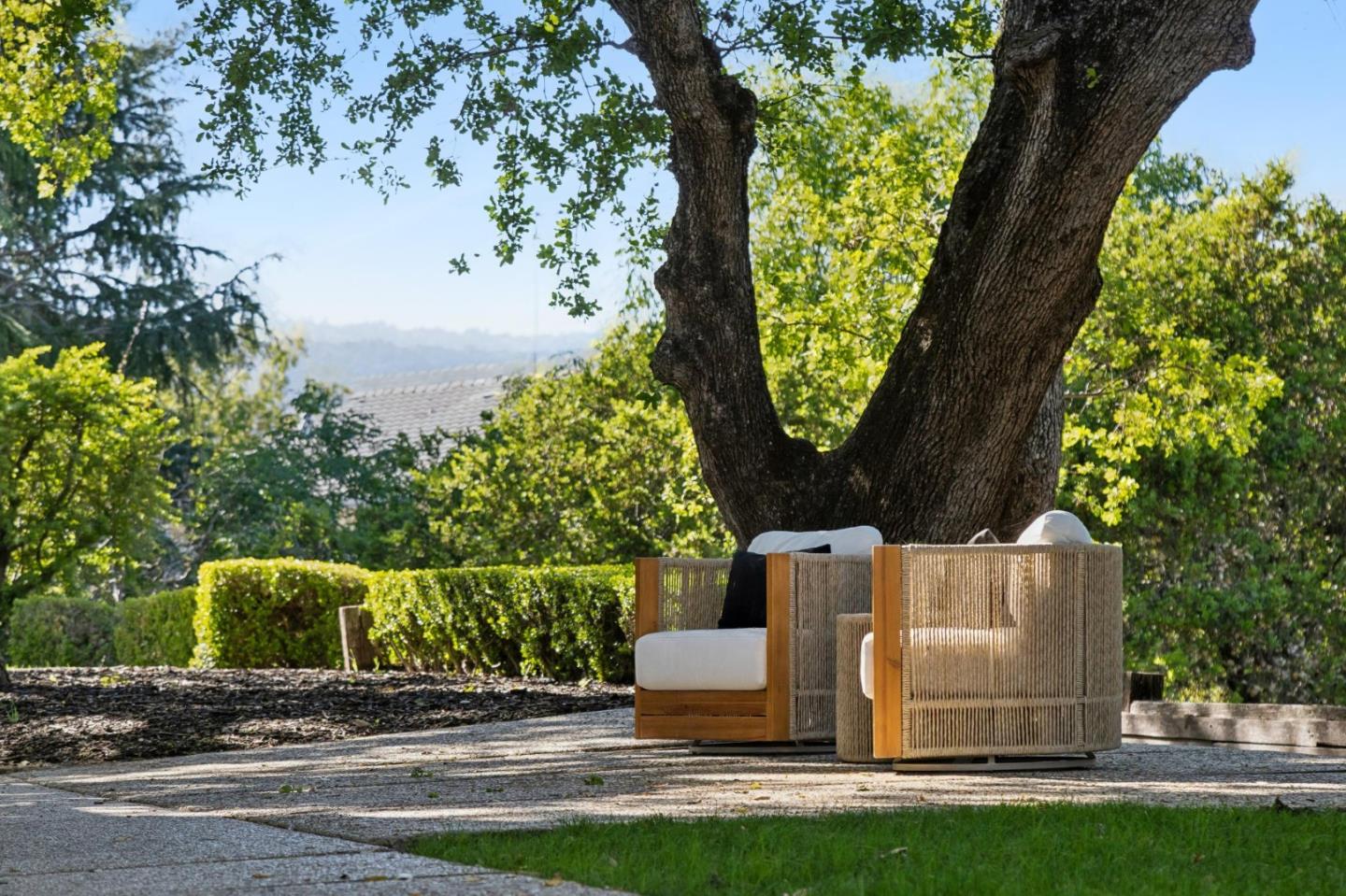 Detail Gallery Image 132 of 156 For 15715 Gum Tree Ln, Los Gatos,  CA 95032 - 4 Beds | 4/1 Baths