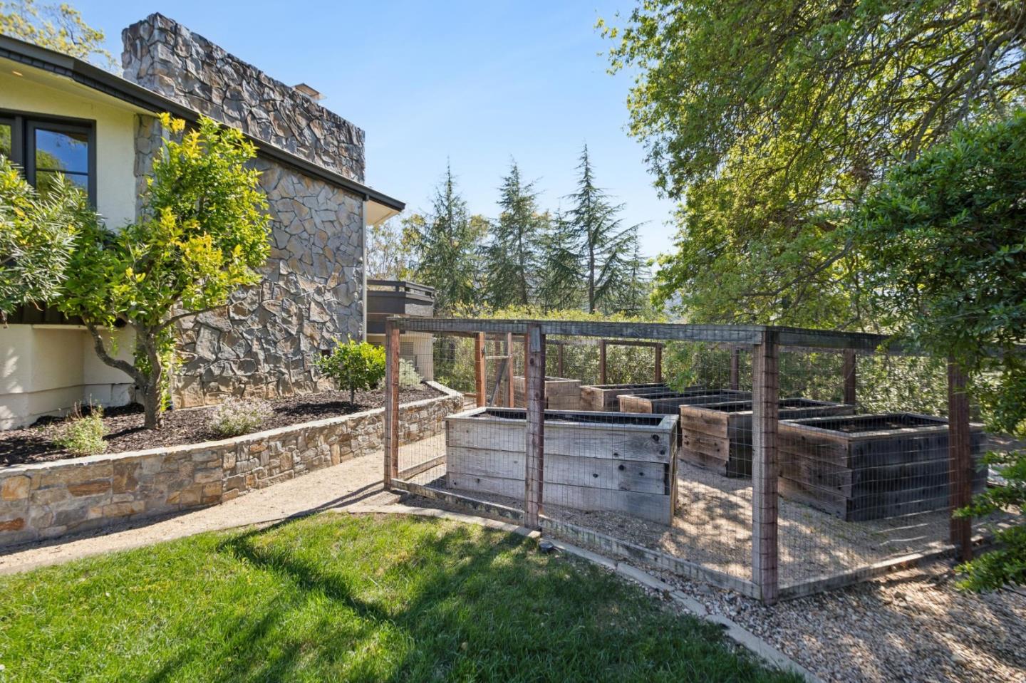 Detail Gallery Image 135 of 156 For 15715 Gum Tree Ln, Los Gatos,  CA 95032 - 4 Beds | 4/1 Baths