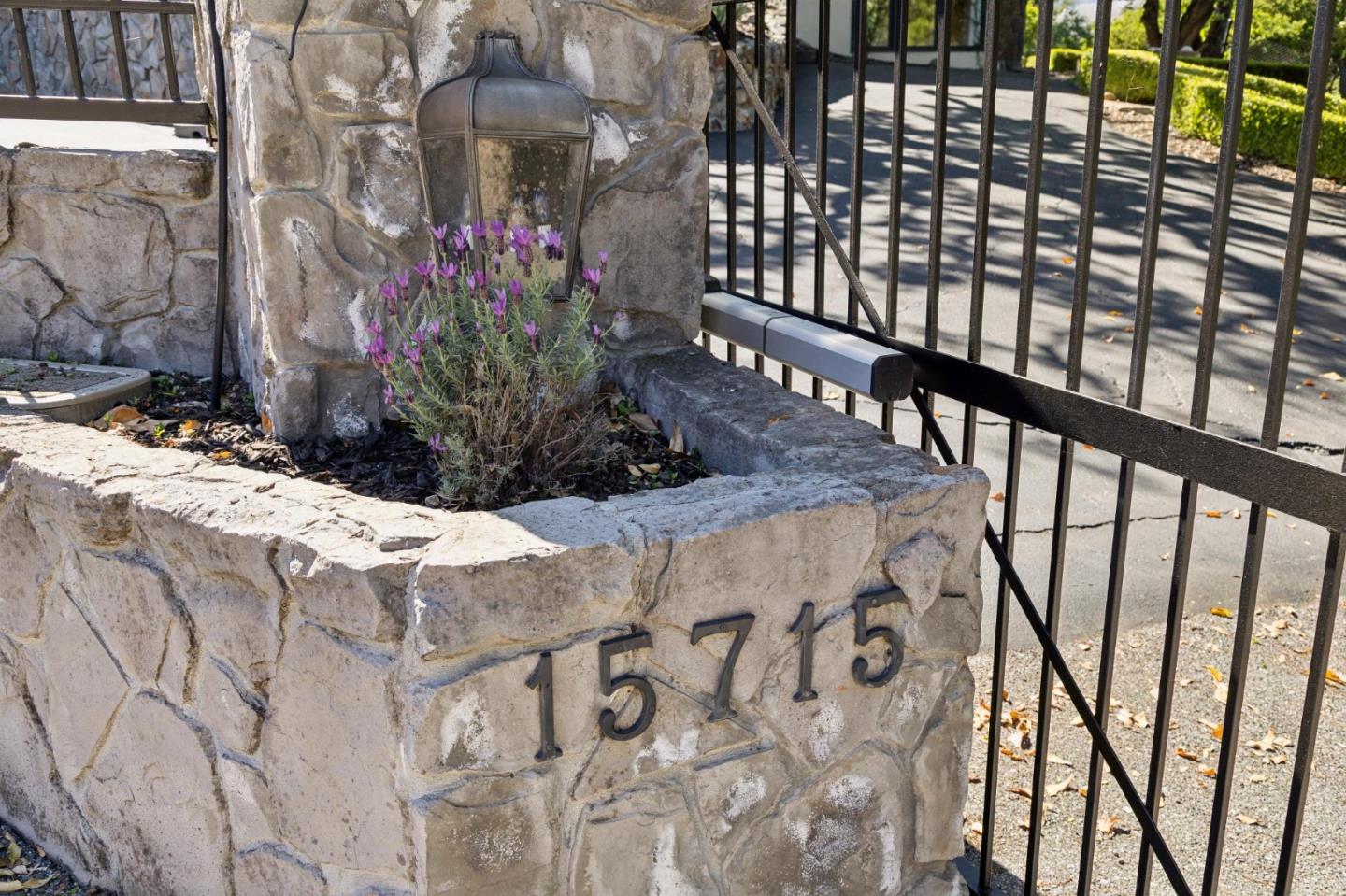 Detail Gallery Image 7 of 156 For 15715 Gum Tree Ln, Los Gatos,  CA 95032 - 4 Beds | 4/1 Baths