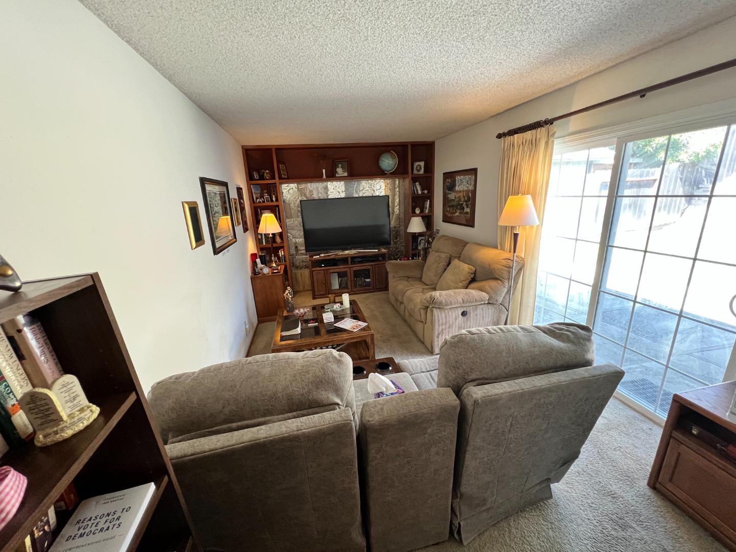 Detail Gallery Image 10 of 34 For 2245 Twin Hills Dr, Santa Cruz,  CA 95065 - 3 Beds | 1/1 Baths