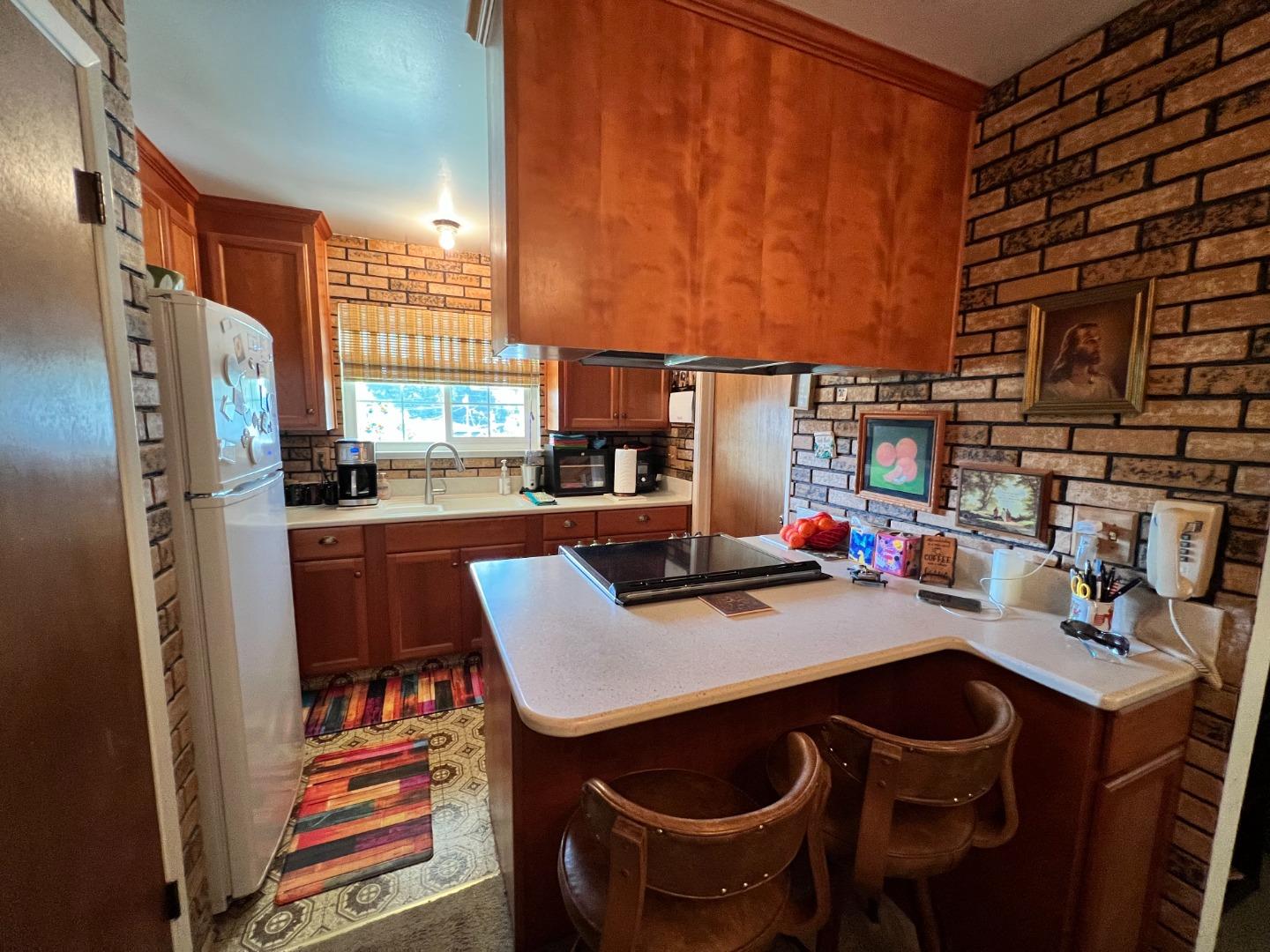 Detail Gallery Image 4 of 34 For 2245 Twin Hills Dr, Santa Cruz,  CA 95065 - 3 Beds | 1/1 Baths