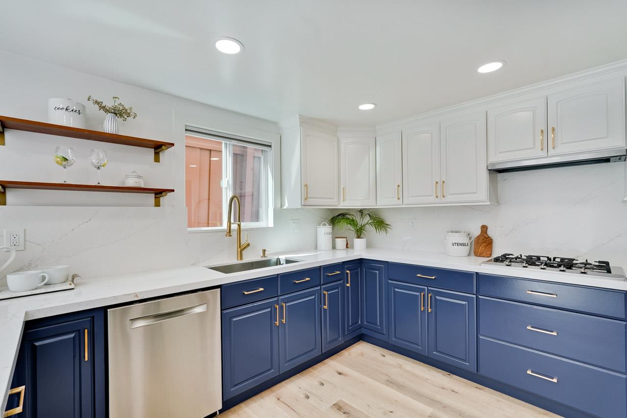 Detail Gallery Image 13 of 63 For 22136 Dean Ct, Cupertino,  CA 95014 - 4 Beds | 2/1 Baths
