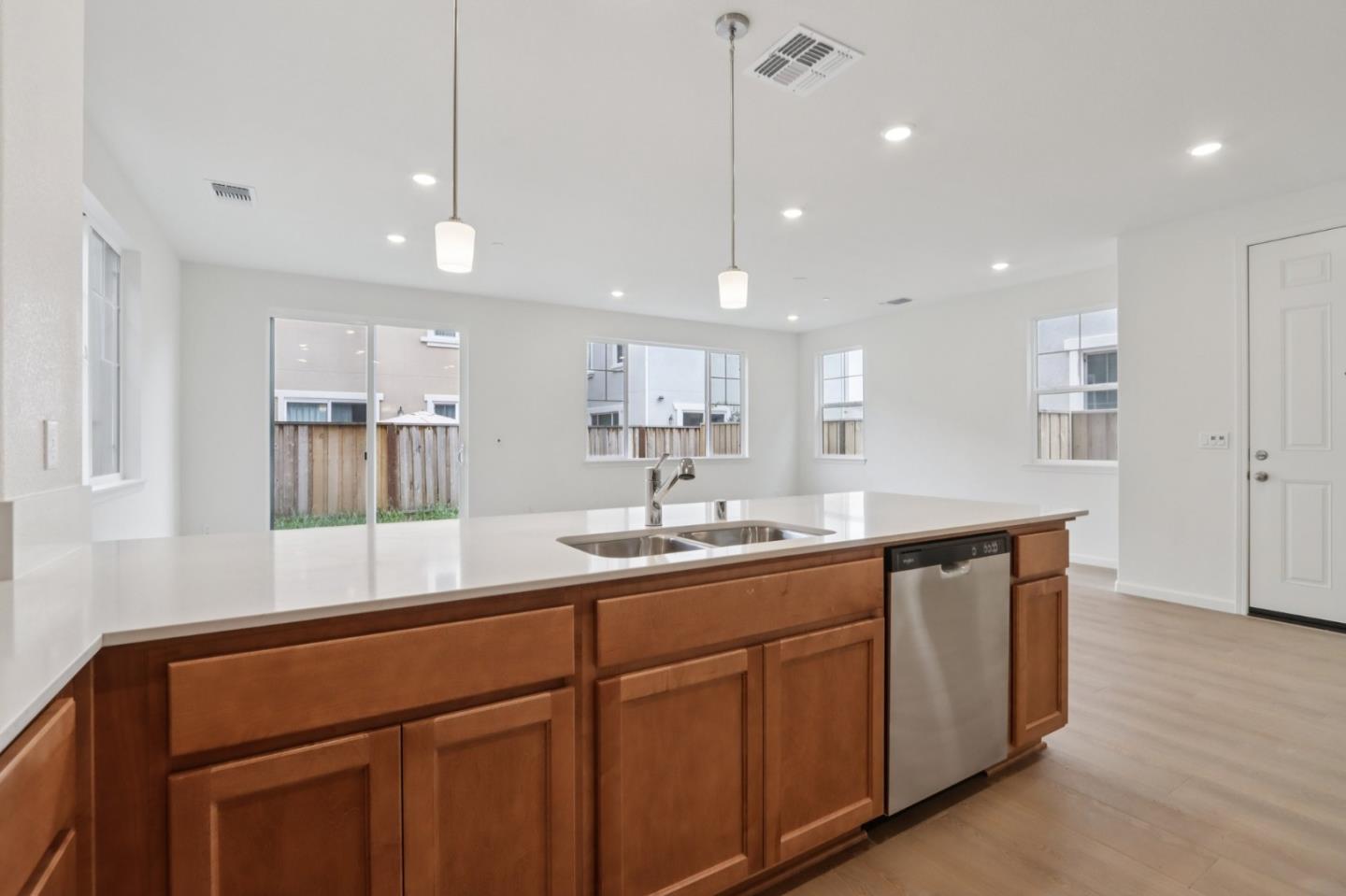 Detail Gallery Image 11 of 29 For 2211 Daisy Dr, Hollister,  CA 95023 - 3 Beds | 2/1 Baths