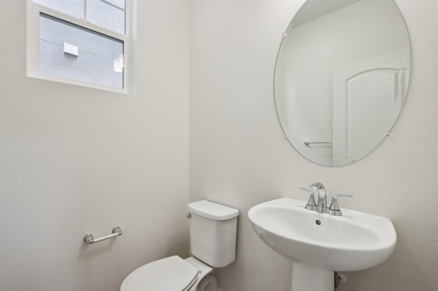 Detail Gallery Image 12 of 29 For 2211 Daisy Dr, Hollister,  CA 95023 - 3 Beds | 2/1 Baths