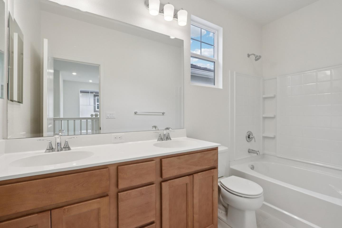 Detail Gallery Image 16 of 29 For 2211 Daisy Dr, Hollister,  CA 95023 - 3 Beds | 2/1 Baths