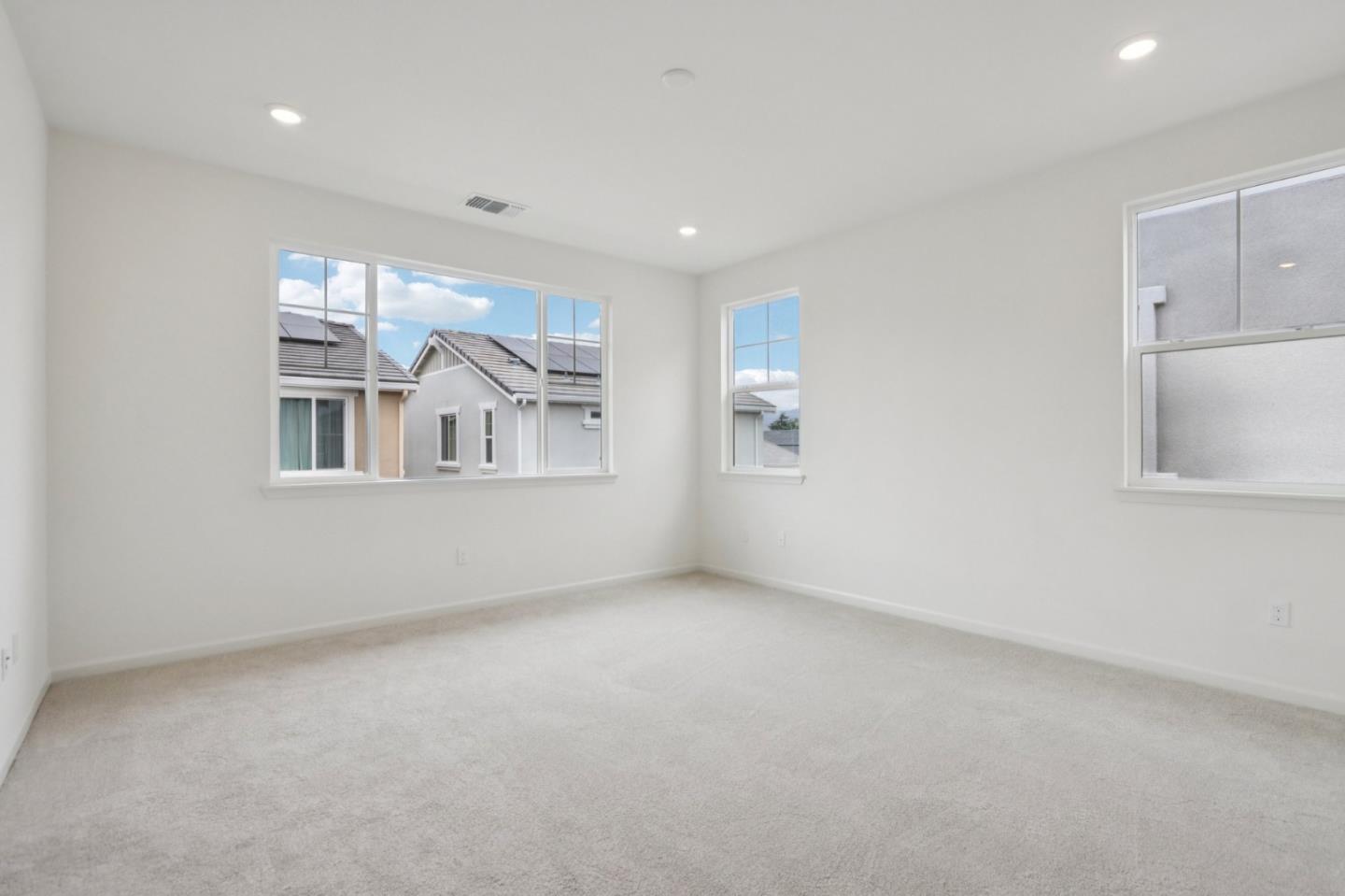 Detail Gallery Image 17 of 29 For 2211 Daisy Dr, Hollister,  CA 95023 - 3 Beds | 2/1 Baths