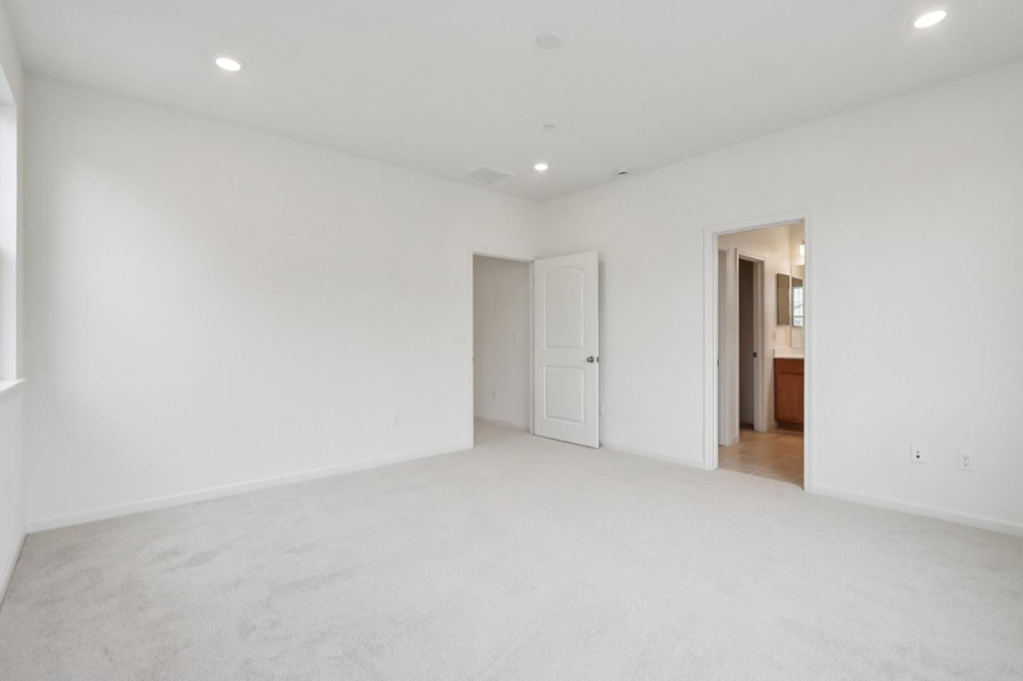 Detail Gallery Image 18 of 29 For 2211 Daisy Dr, Hollister,  CA 95023 - 3 Beds | 2/1 Baths